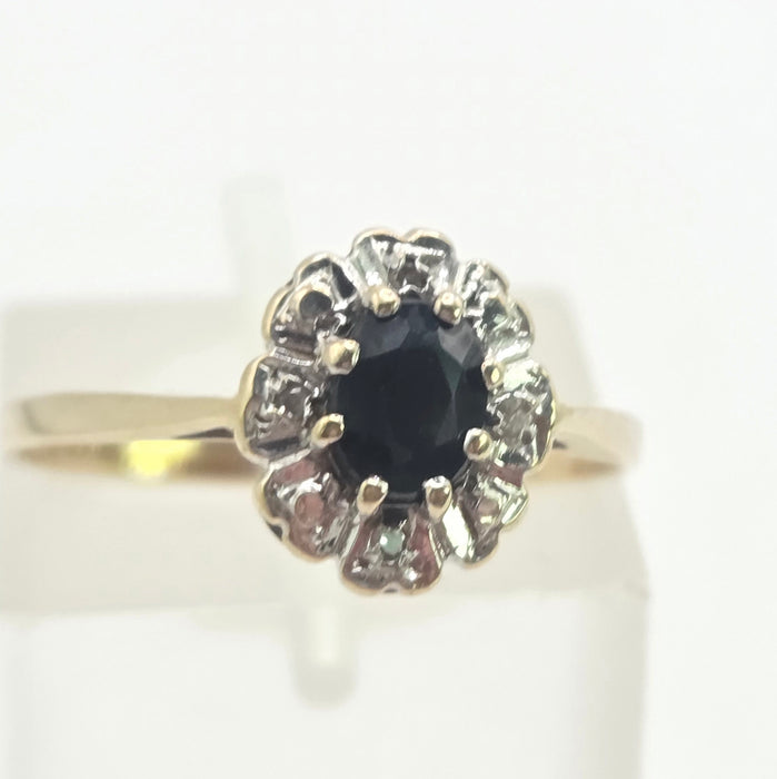 Vintage: 9ct Yellow Gold Oval Sapphire & Diamond Cluster Ring