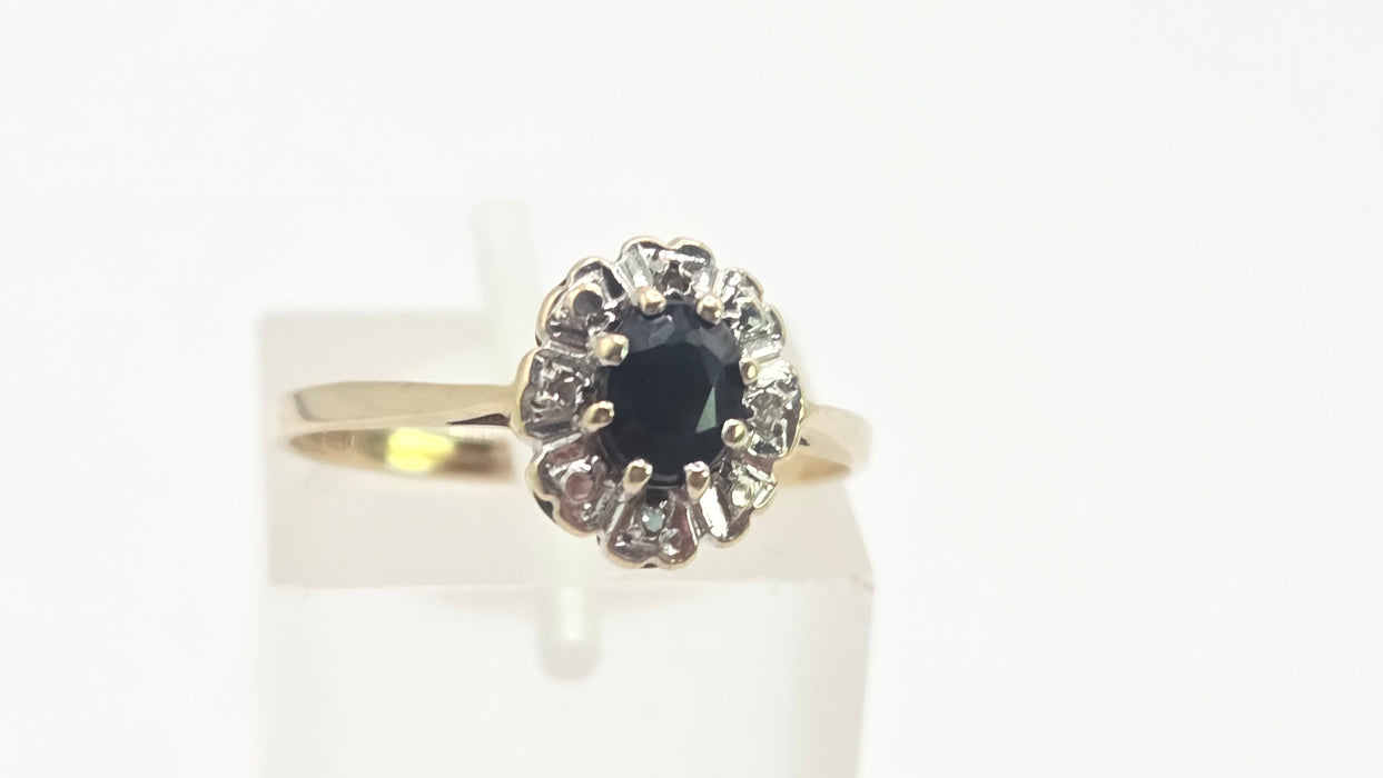 Vintage: 9ct Yellow Gold Oval Sapphire & Diamond Cluster Ring