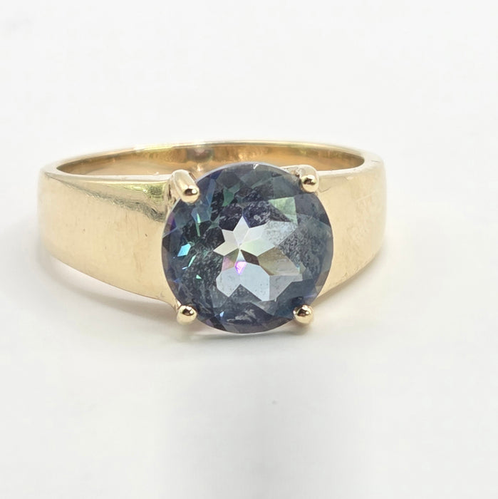 Vintage: 9ct Yellow Gold Round Blue Topaz Solitaire Ring