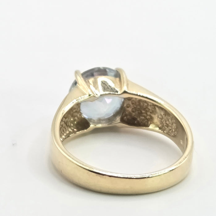 Vintage: 9ct Yellow Gold Round Blue Topaz Solitaire Ring