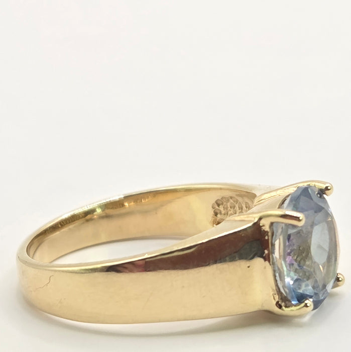 Vintage: 9ct Yellow Gold Round Blue Topaz Solitaire Ring