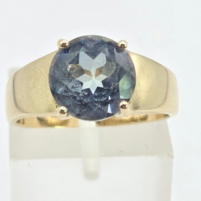 Vintage: 9ct Yellow Gold Round Blue Topaz Solitaire Ring