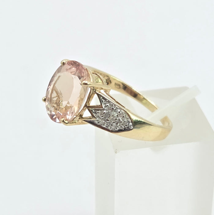 Vintage: 9ct Yellow Gold Oval Morganite & Diamond Solitaire Ring