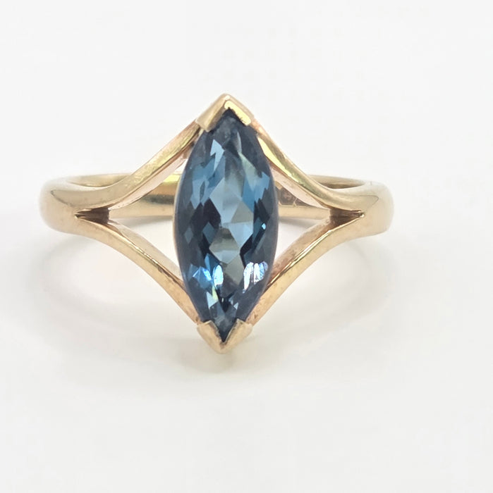 Vintage: 9ct Yellow Gold Marquise Sapphire Solitaire Ring — From 1988