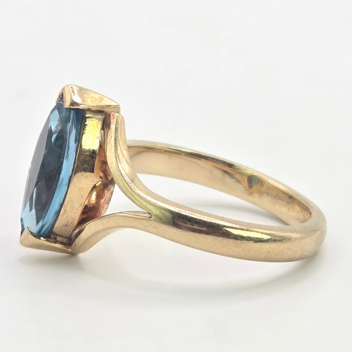 Vintage: 9ct Yellow Gold Marquise Sapphire Solitaire Ring — From 1988