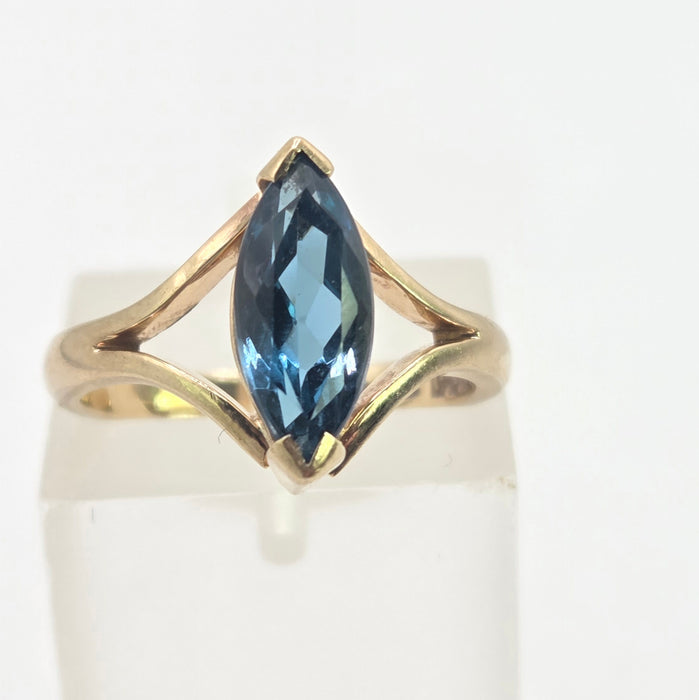 Vintage: 9ct Yellow Gold Marquise Sapphire Solitaire Ring — From 1988