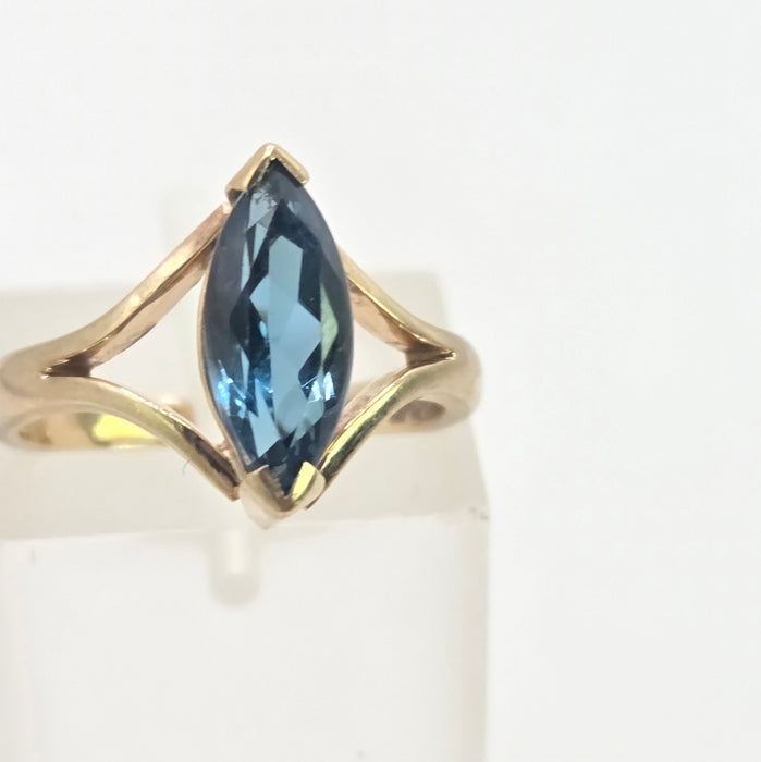 Vintage: 9ct Yellow Gold Marquise Sapphire Solitaire Ring — From 1988