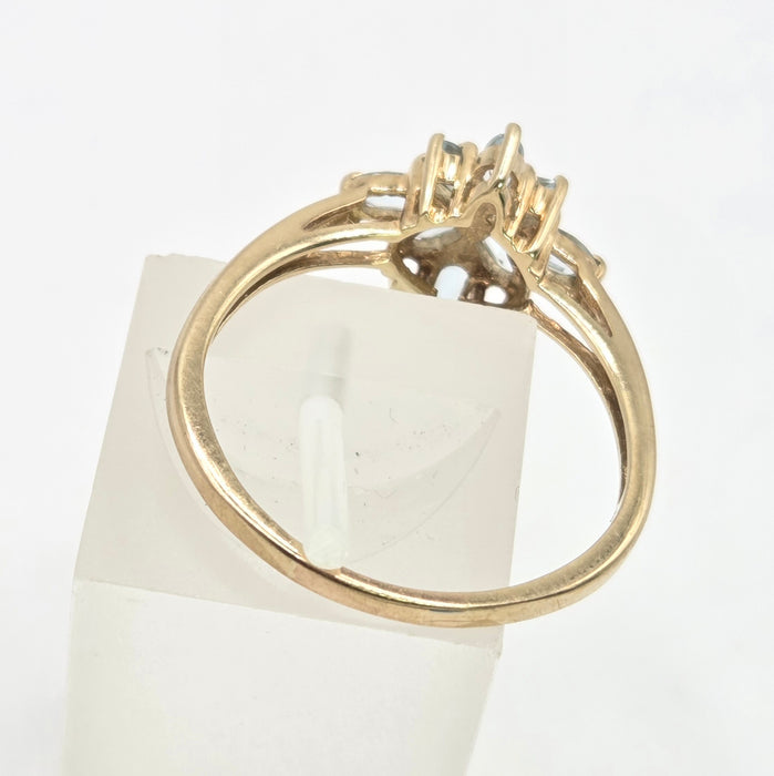 Vintage: 9ct Yellow Gold Oval Aquamarine Floral Star Cluster Ring