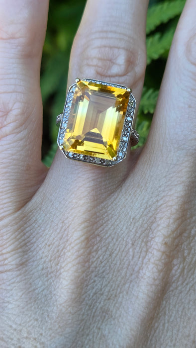 3109 Vintage: 9ct Yellow Gold Citrine & Diamond Halo Cocktail Ring