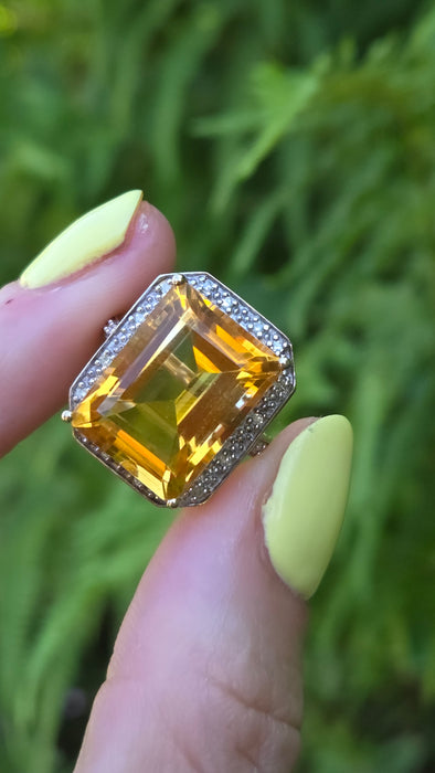 3109 Vintage: 9ct Yellow Gold Citrine & Diamond Halo Cocktail Ring