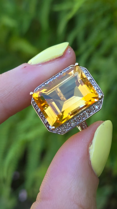 3109 Vintage: 9ct Yellow Gold Citrine & Diamond Halo Cocktail Ring
