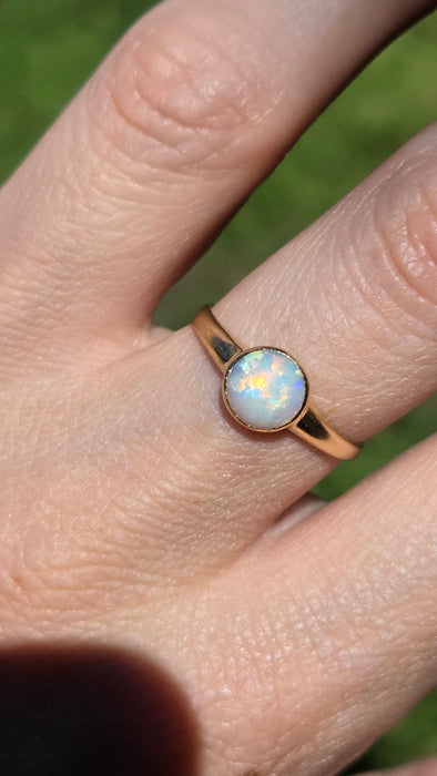 Vintage: 18ct Yellow Gold Opal Solitaire Dress Ring — 0.82ct