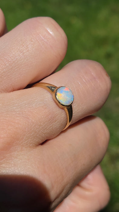 Vintage: 18ct Yellow Gold Opal Solitaire Dress Ring — 0.82ct