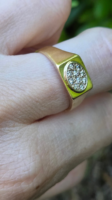 Vintage: 18ct Yellow Gold Diamond Signet Ring