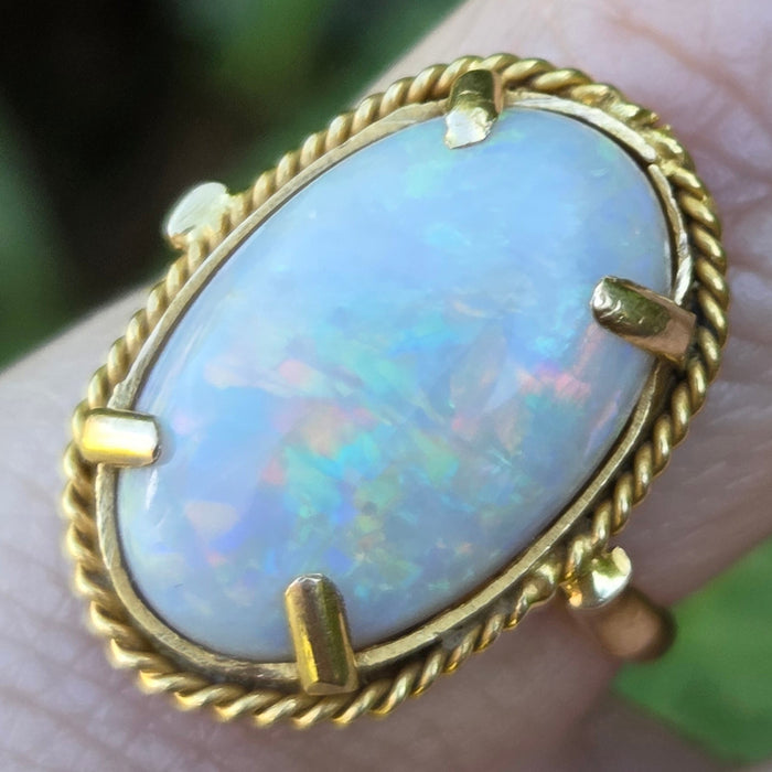 Vintage: 18ct Yellow Gold Vibrant Oval Cabochon White Opal Solitaire Ring - 6747