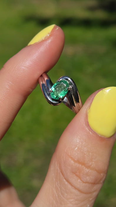 Vintage: 9ct White Gold Oval Emerald Bypass Solitaire Ring