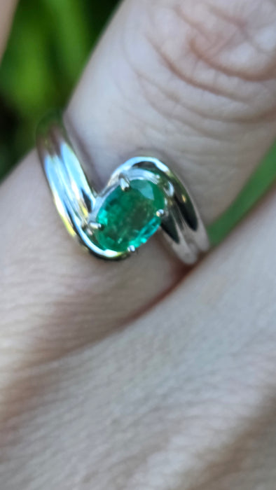 Vintage: 9ct White Gold Oval Emerald Bypass Solitaire Ring