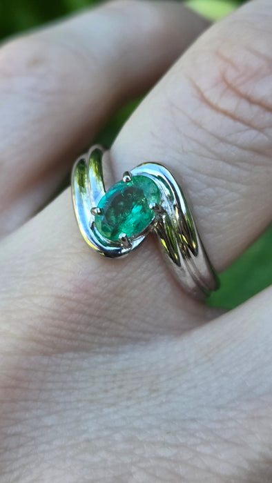 Vintage: 9ct White Gold Oval Emerald Bypass Solitaire Ring