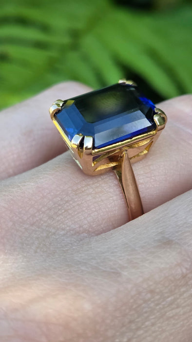 Vintage: 18ct Yellow Gold Sapphire Solitaire Cocktail Ring