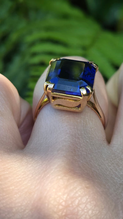 Vintage: 18ct Yellow Gold Sapphire Solitaire Cocktail Ring