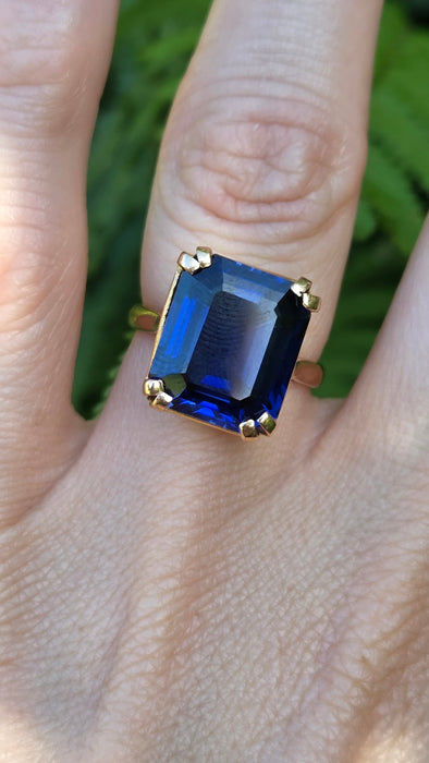 Vintage: 18ct Yellow Gold Sapphire Solitaire Cocktail Ring