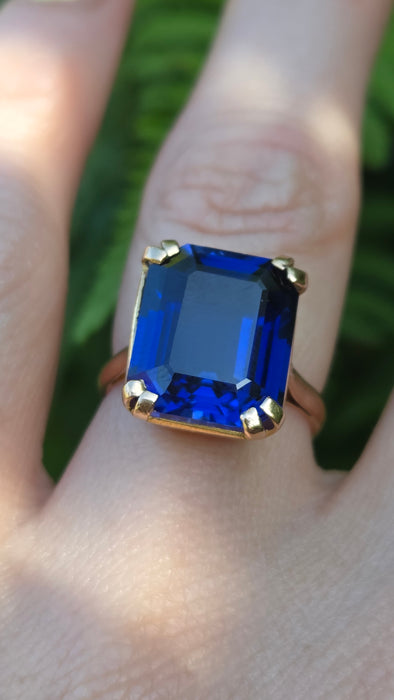 Vintage: 18ct Yellow Gold Sapphire Solitaire Cocktail Ring