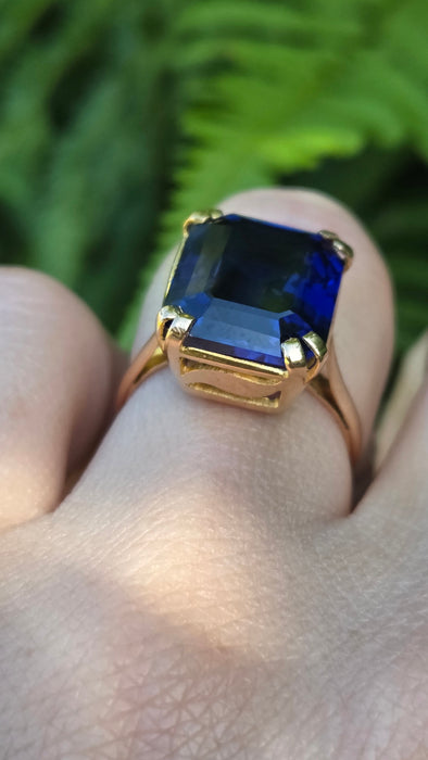 Vintage: 18ct Yellow Gold Sapphire Solitaire Cocktail Ring