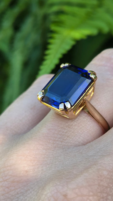 Vintage: 18ct Yellow Gold Sapphire Solitaire Cocktail Ring