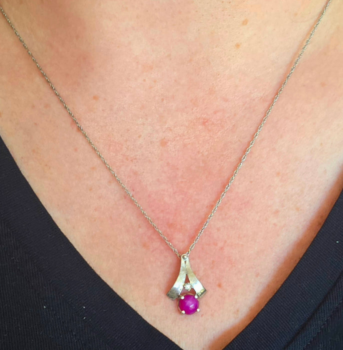 Vintage: 14ct White Gold Star Ruby & Diamond Pendant Necklace — 46cm