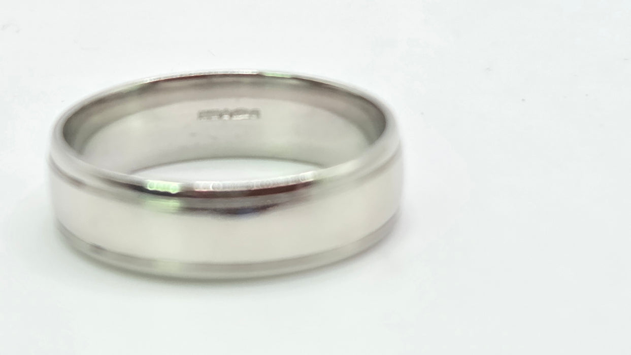 Vintage: Platinum 950 Substantial & Elegant Wedding Band