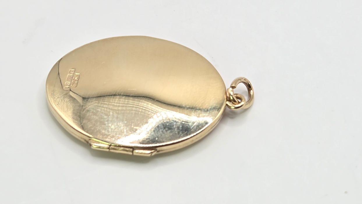 Vintage: 9ct Yellow Gold Oval Locket — From 1979