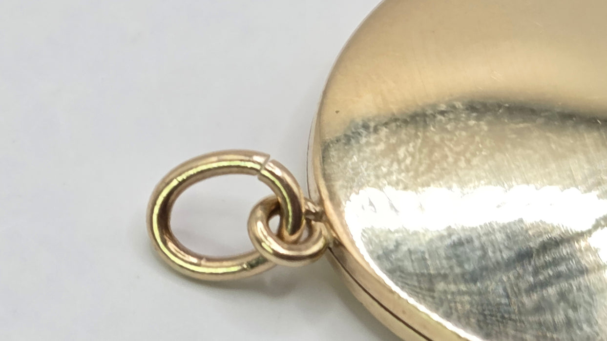Vintage: 9ct Yellow Gold Oval Locket — From 1979