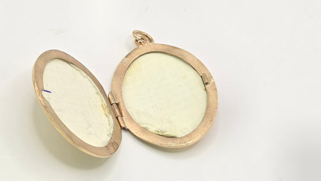 Vintage: 9ct Yellow Gold Oval Locket — From 1979
