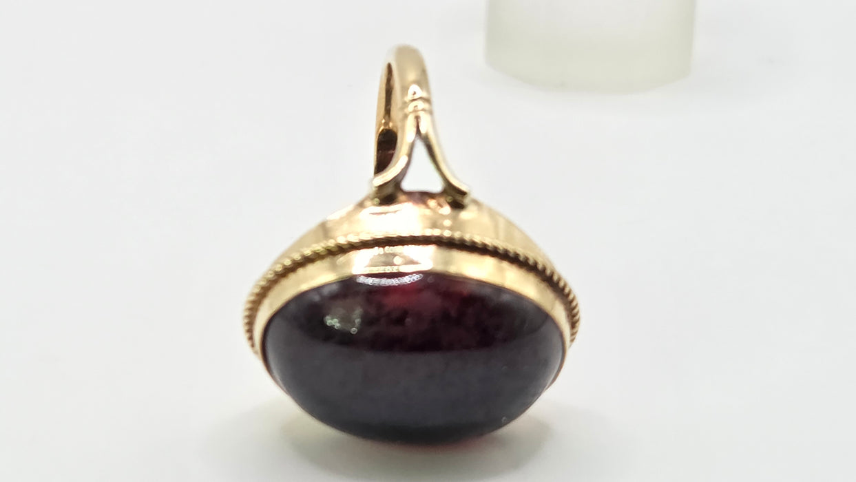 Vintage: 9ct Yellow Gold Cabochon Garnet Carbuncle Signet Ring — From 1995