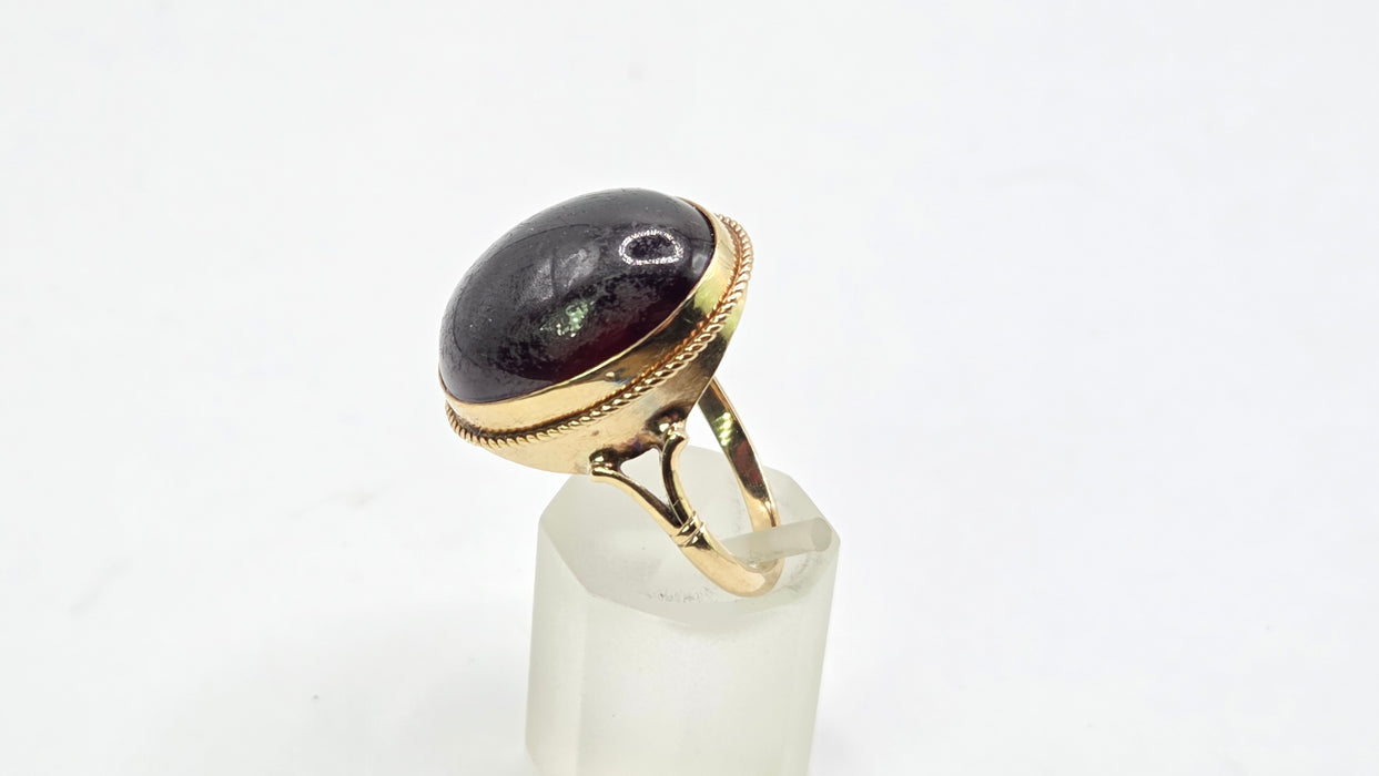 Vintage: 9ct Yellow Gold Cabochon Garnet Carbuncle Signet Ring — From 1995