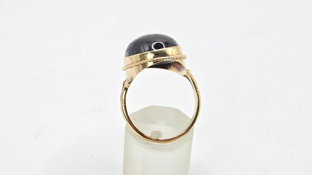 Vintage: 9ct Yellow Gold Cabochon Garnet Carbuncle Signet Ring — From 1995