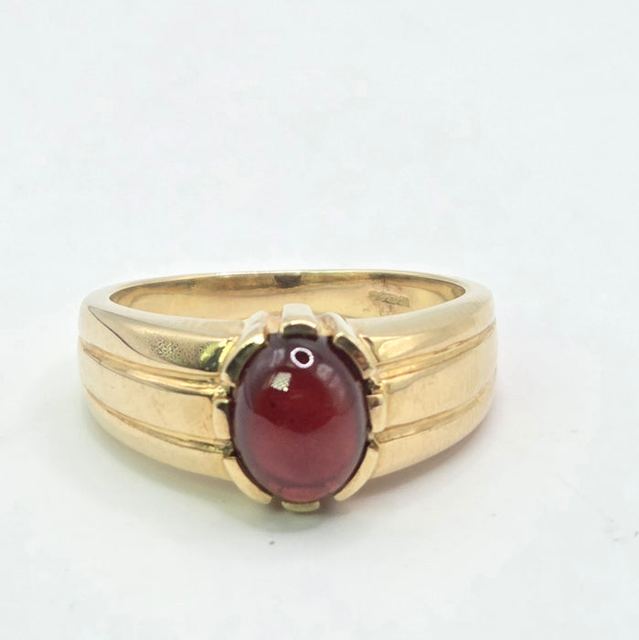 Vintage: 9ct Yellow Gold Cabochon Garnet Carbuncle Signet Ring