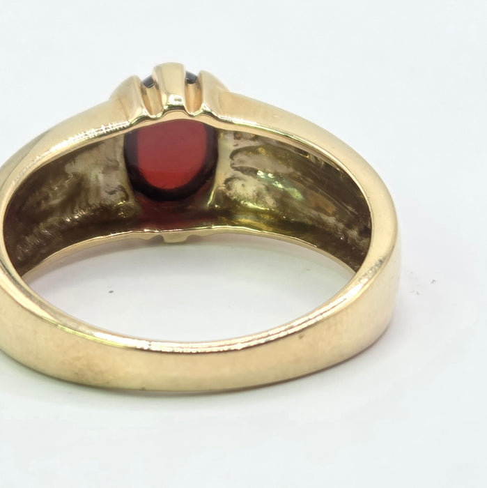 Vintage: 9ct Yellow Gold Cabochon Garnet Carbuncle Signet Ring