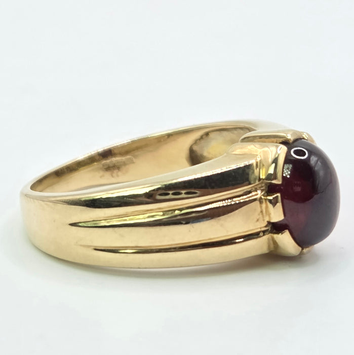 Vintage: 9ct Yellow Gold Cabochon Garnet Carbuncle Signet Ring