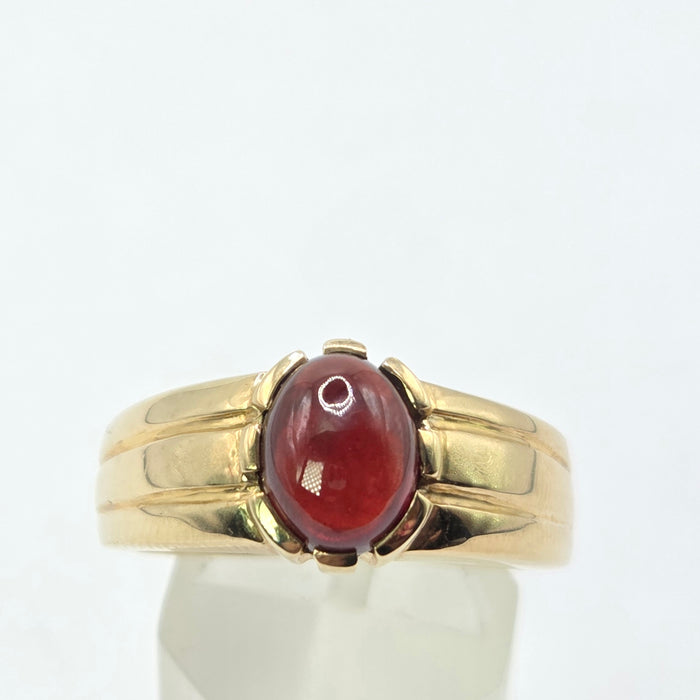 Vintage: 9ct Yellow Gold Cabochon Garnet Carbuncle Signet Ring