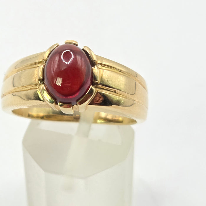 Vintage: 9ct Yellow Gold Cabochon Garnet Carbuncle Signet Ring
