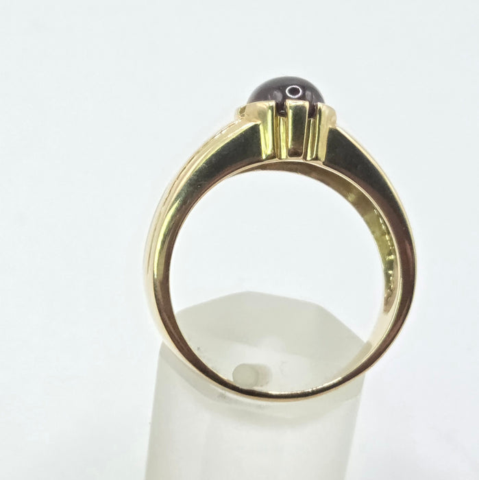 Vintage: 9ct Yellow Gold Cabochon Garnet Carbuncle Signet Ring