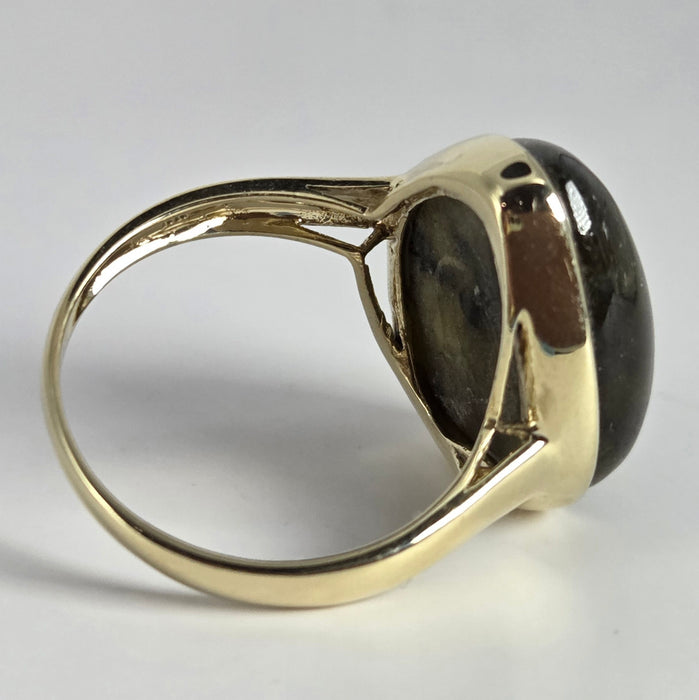 Vintage: 9ct Yellow Gold Green Agate Solitaire Ring
