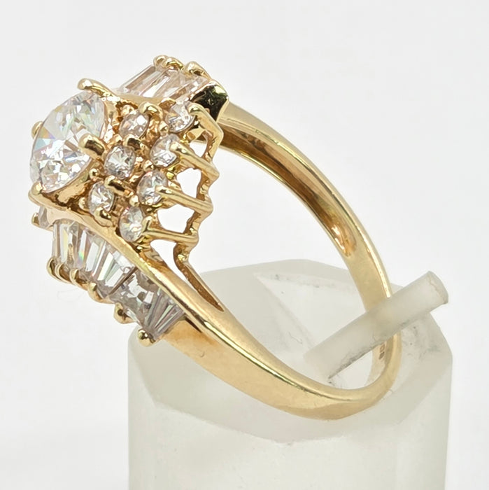 Vintage: 9ct Yellow Gold Goshenite Cluster Ring