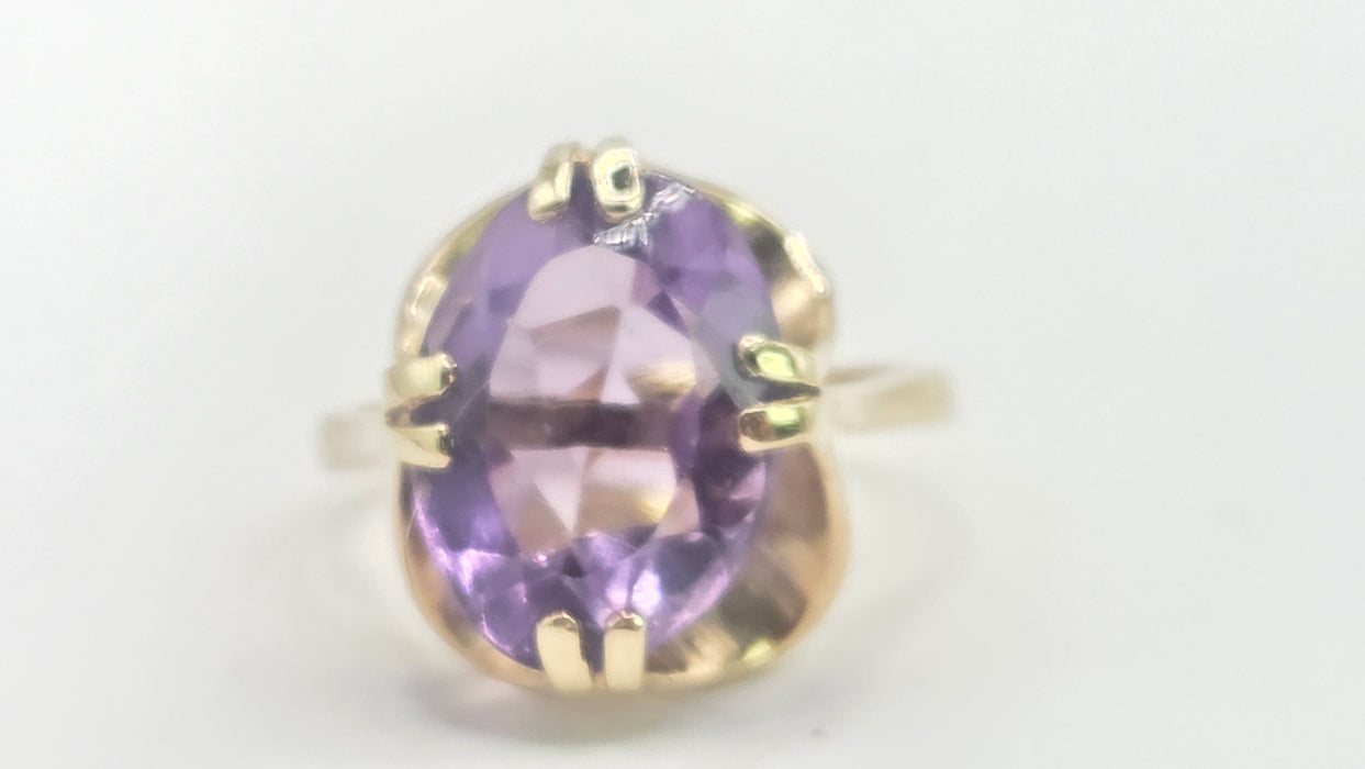 Vintage: 9ct Yellow Gold Amethyst Solitaire Ring — From 1973