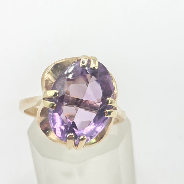 Vintage: 9ct Yellow Gold Amethyst Solitaire Ring — From 1973