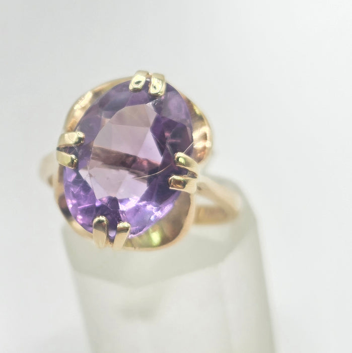Vintage: 9ct Yellow Gold Amethyst Solitaire Ring — From 1973