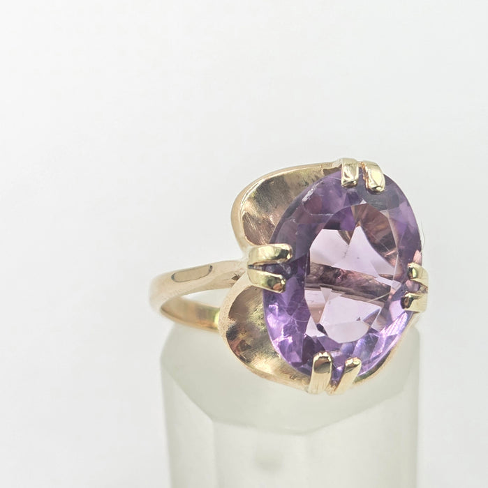 Vintage: 9ct Yellow Gold Amethyst Solitaire Ring — From 1973