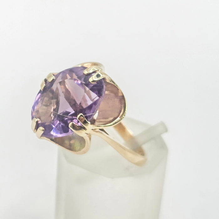 Vintage: 9ct Yellow Gold Amethyst Solitaire Ring — From 1973