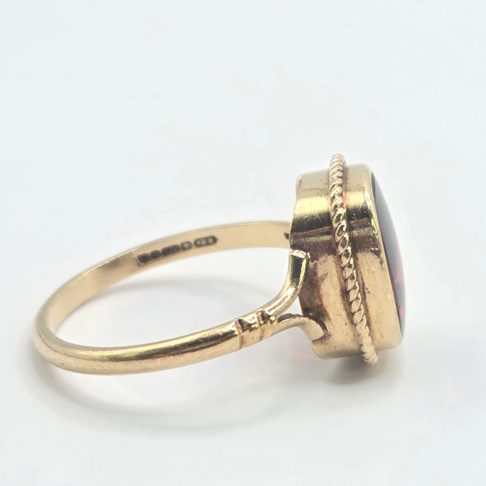 Vintage: 9ct Yellow Gold Garnet Solitaire Ring — From 1985